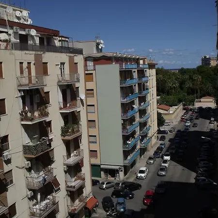 A Tre Passi Dal Centro *