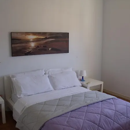 A Tre Passi Dal Centro *