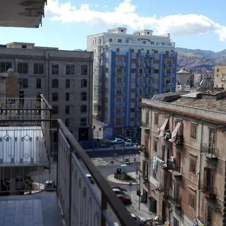 A Tre Passi Dal Centro *